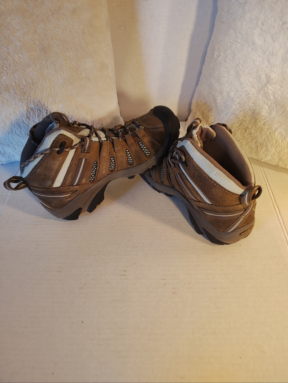 KEEN Women's Size 7.5 Headout Mid Height Waterproof All Terrain Hiking Boot